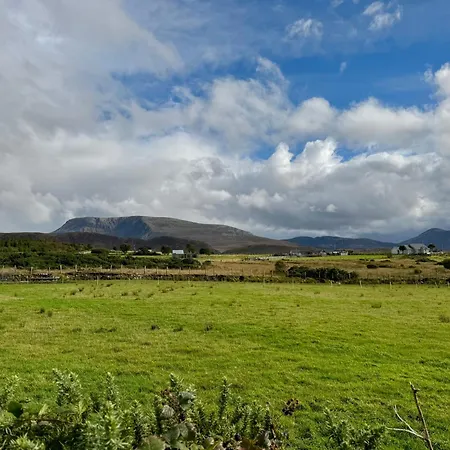 Дом отдыха Mountain View - Style, Calm & Scenery Ev Friendly Zappi